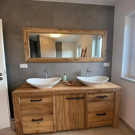 Furnished & Equipped Tdy-tla-tlf House-b - Vollstandig Ausgestattetes Ferienhaus * Bruchmühlbach-Miesau