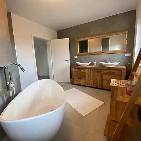 Furnished & Equipped Tdy-tla-tlf House-b - Vollstandig Ausgestattetes Ferienhaus Feriehus Bruchmühlbach-Miesau