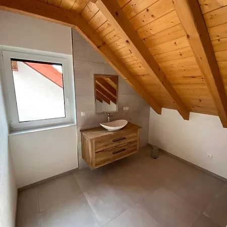 Furnished & Equipped Tdy-tla-tlf House-b - Vollstandig Ausgestattetes Ferienhaus